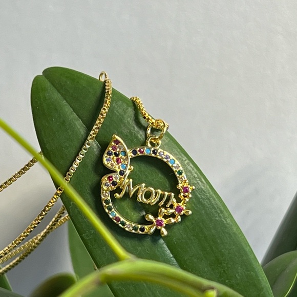 Jewelry - Butterfly Mom Pendant Necklace for Mom